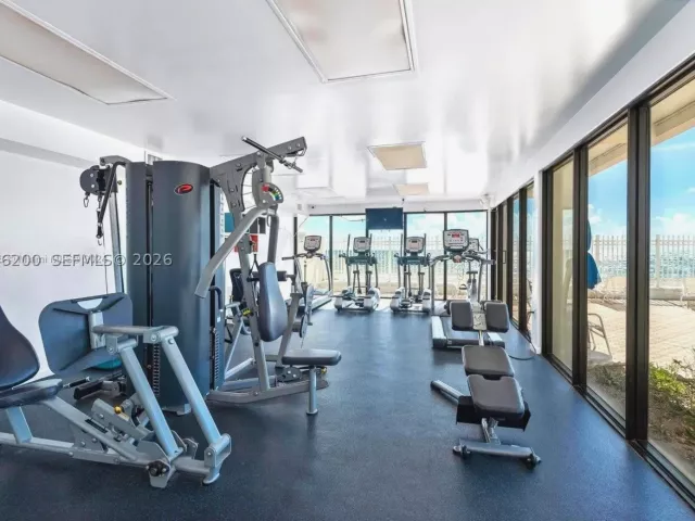 2-bedroom condo for rent in Hollywood - 3505 S Ocean Dr 901 - MondialRealty