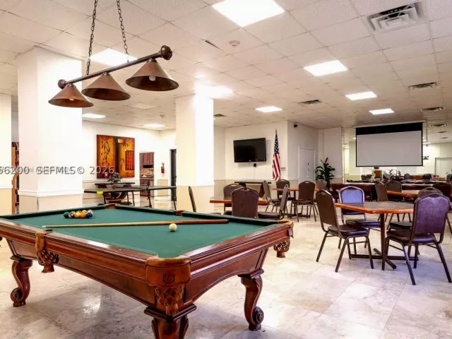 2-bedroom condo for rent in Hollywood - 3505 S Ocean Dr 901 - MondialRealty