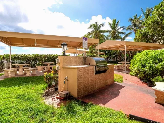 2-bedroom condo for rent in Hollywood - 3505 S Ocean Dr 901 - MondialRealty