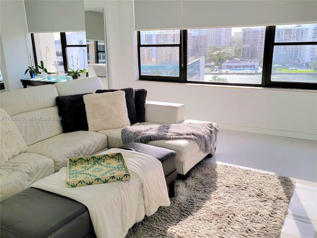 Apartment for rent  Unit #901 - photo 7295080