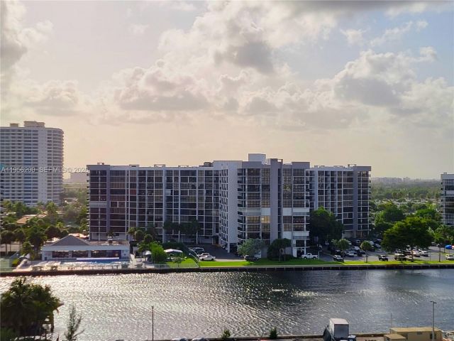 Apartment for rent  Unit #901 - photo 7295083