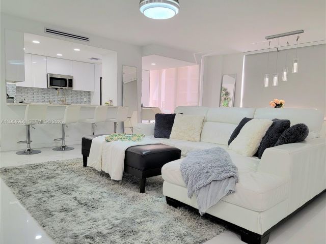 Apartment for rent  Unit #901 - photo 7295096