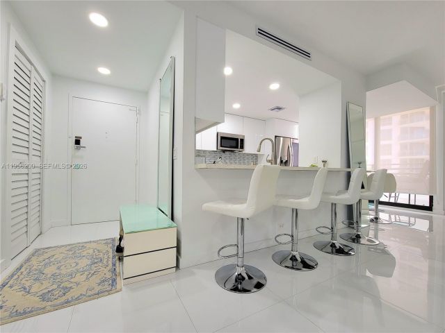 Apartment for rent  Unit #901 - photo 7295097