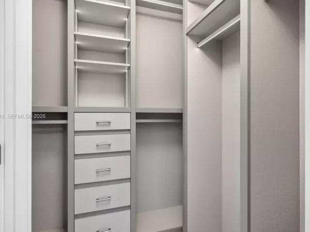 2-bedroom condo for sale in Miami Beach - 1330 West Ave 3206 - MondialRealty