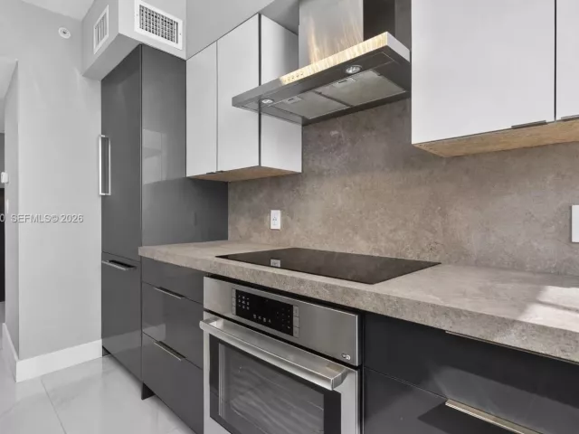 2-bedroom condo for sale in Miami Beach - 1330 West Ave 3206 - MondialRealty