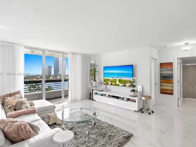 2-bedroom condo for sale in Aventura - 3600 Mystic Pointe Dr 1017 - MondialRealty