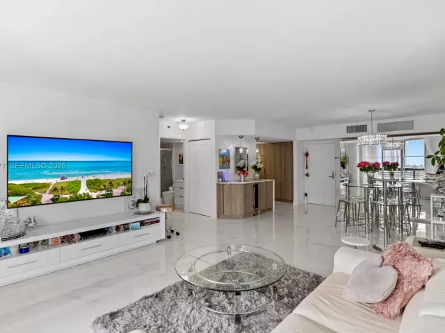 2-bedroom condo for sale in Aventura - 3600 Mystic Pointe Dr 1017 - MondialRealty