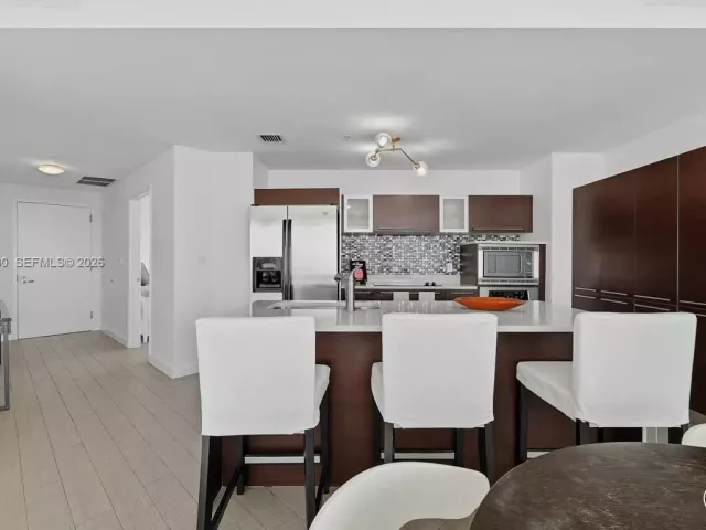 2-bedroom condo for sale in Miami - 1900 N Bayshore Dr 1518 - MondialRealty