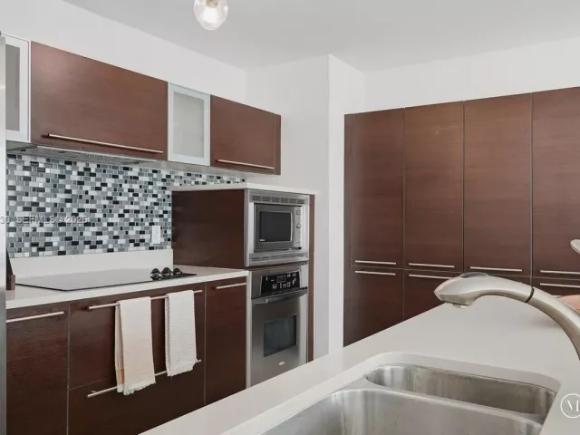 2-bedroom condo for sale in Miami - 1900 N Bayshore Dr 1518 - MondialRealty