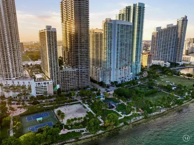 2-bedroom condo for sale in Miami - 1900 N Bayshore Dr 1518 - MondialRealty