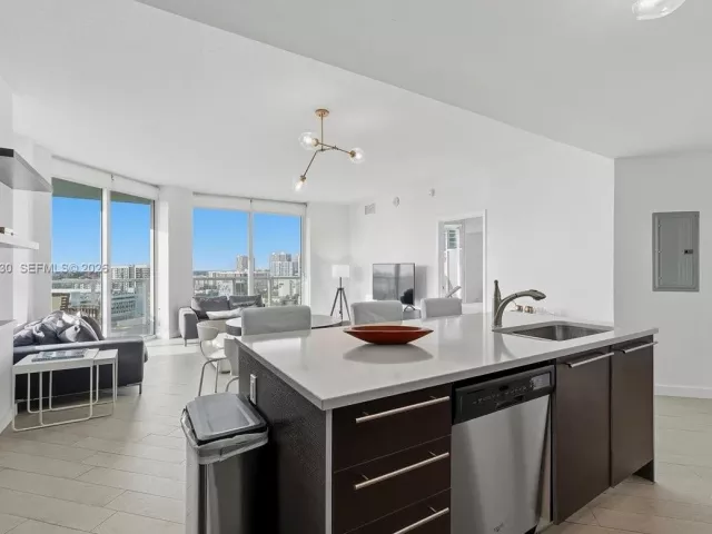 2-bedroom condo for sale in Miami - 1900 N Bayshore Dr 1518 - MondialRealty