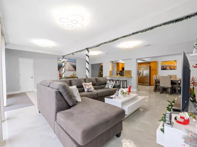 3-bedroom home for sale in Hollywood - 1336 Funston Street - MondialRealty