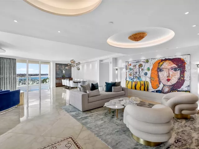 3-bedroom condo for sale in Miami Beach - 1000 S Pointe Dr 1501 - MondialRealty