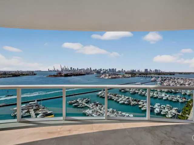 3-bedroom condo for sale in Miami Beach - 1000 S Pointe Dr 1501 - MondialRealty