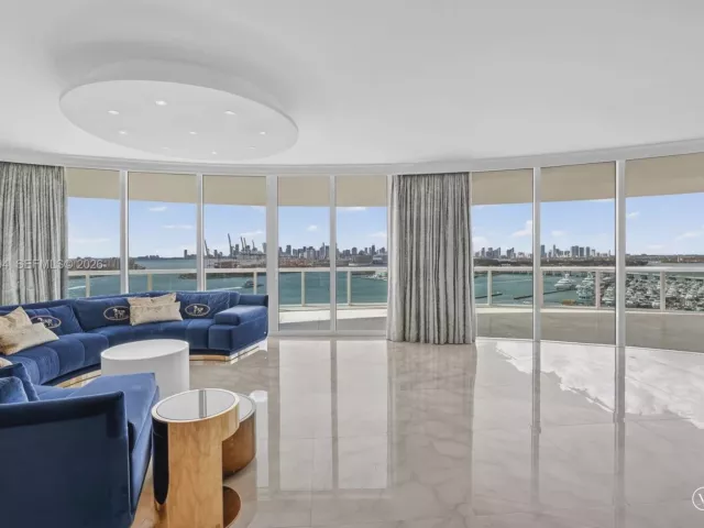 3-bedroom condo for sale in Miami Beach - 1000 S Pointe Dr 1501 - MondialRealty