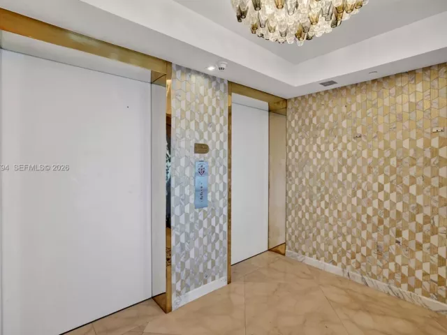 3-bedroom condo for sale in Miami Beach - 1000 S Pointe Dr 1501 - MondialRealty