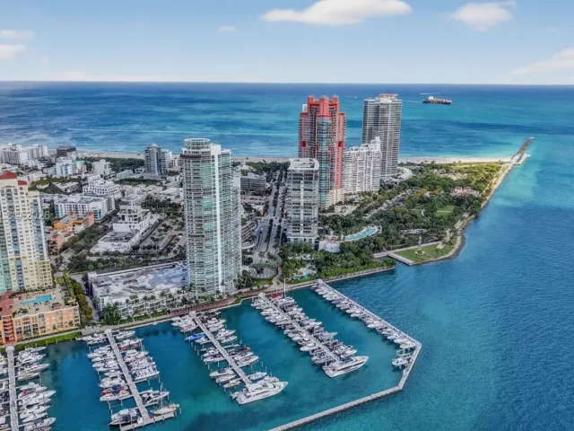 3-bedroom condo for sale in Miami Beach - 1000 S Pointe Dr 1501 - MondialRealty