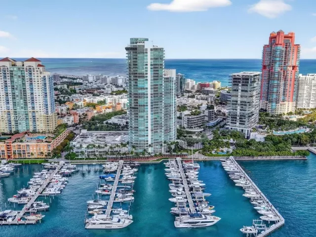 3-bedroom condo for sale in Miami Beach - 1000 S Pointe Dr 1501 - MondialRealty