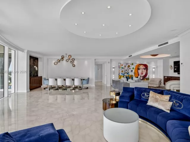 3-bedroom condo for sale in Miami Beach - 1000 S Pointe Dr 1501 - MondialRealty