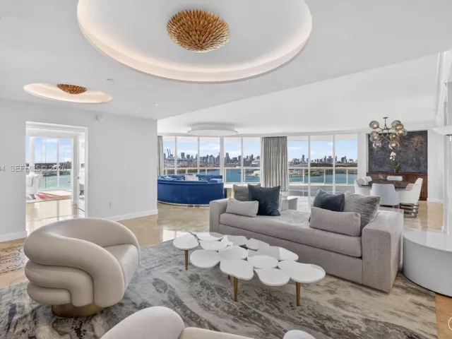 3-bedroom condo for sale in Miami Beach - 1000 S Pointe Dr 1501 - MondialRealty