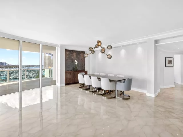 3-bedroom condo for sale in Miami Beach - 1000 S Pointe Dr 1501 - MondialRealty