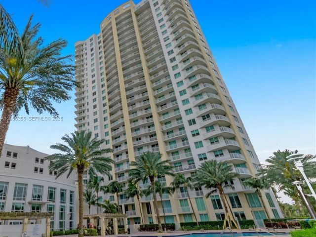 Apartment for rent  Unit #2005W - photo 7429140