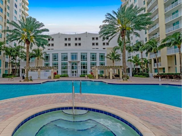 Apartment for rent  Unit #2005W - photo 7429141