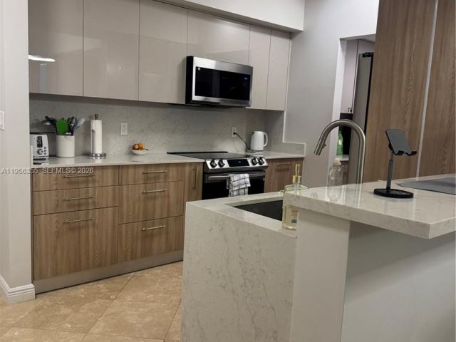 Apartment for rent  Unit #2005W - photo 7429145