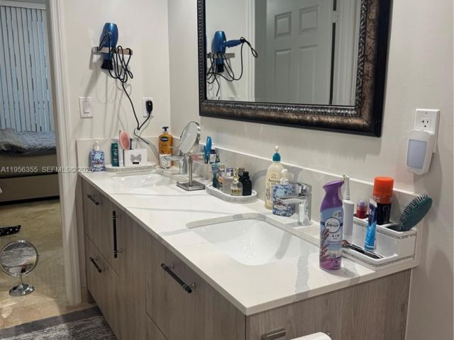 Apartment for rent  Unit #2005W - photo 7429150