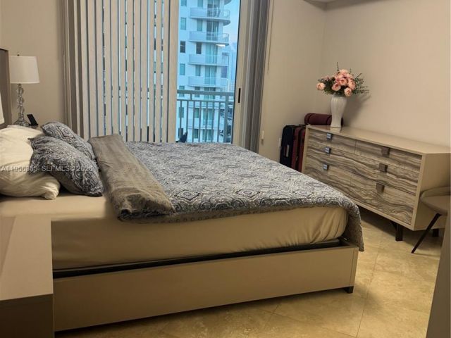 Apartment for rent  Unit #2005W - photo 7429151