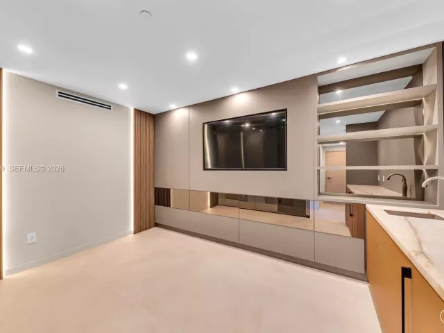 2-bedroom condo for rent in Hollywood - 3535 S Ocean Dr 1003 - MondialRealty