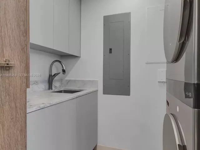 2-bedroom condo for rent in Hollywood - 3535 S Ocean Dr 1003 - MondialRealty