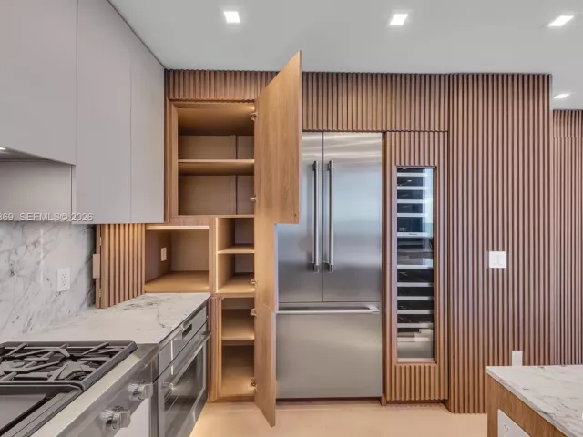 2-bedroom condo for rent in Hollywood - 3535 S Ocean Dr 1003 - MondialRealty