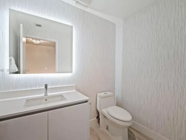 2-bedroom condo for rent in Fort Lauderdale - 2200 N Ocean Blvd N703 - MondialRealty