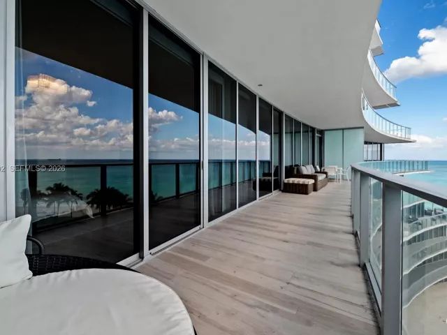 2-bedroom condo for rent in Fort Lauderdale - 2200 N Ocean Blvd N703 - MondialRealty