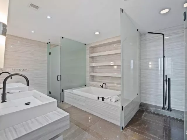 2-bedroom condo for rent in Fort Lauderdale - 2200 N Ocean Blvd N703 - MondialRealty