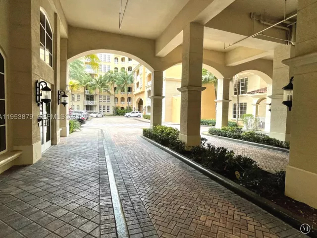 2-bedroom condo for sale in Aventura - 3001 NE 185th St 612 - MondialRealty