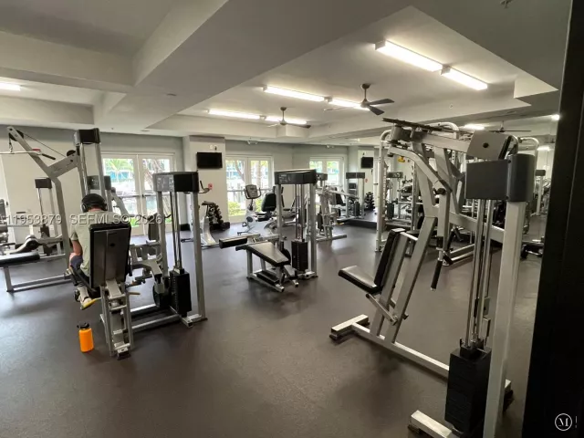 2-bedroom condo for sale in Aventura - 3001 NE 185th St 612 - MondialRealty