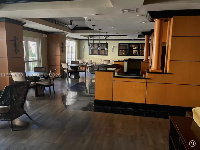 2-bedroom condo for sale in Aventura - 3001 NE 185th St 612 - MondialRealty