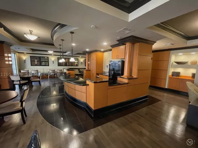 2-bedroom condo for sale in Aventura - 3001 NE 185th St 612 - MondialRealty