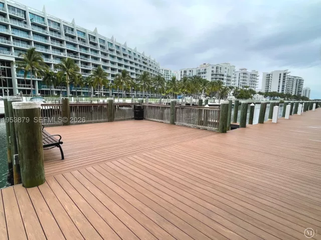 2-bedroom condo for sale in Aventura - 3001 NE 185th St 612 - MondialRealty