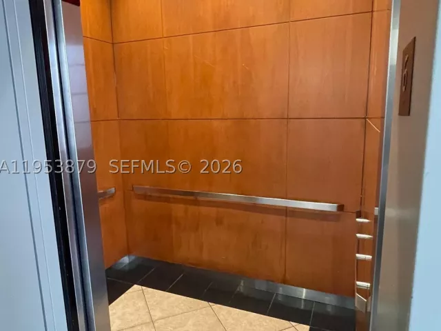2-bedroom condo for sale in Aventura - 3001 NE 185th St 612 - MondialRealty