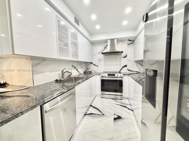 1-bedroom condo for sale in Hallandale Beach - 1965 S Ocean Dr 15B - MondialRealty