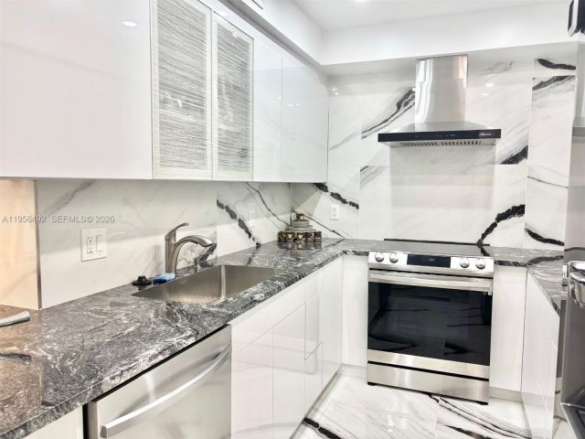 1-bedroom condo for sale in Hallandale Beach - 1965 S Ocean Dr 15B - MondialRealty