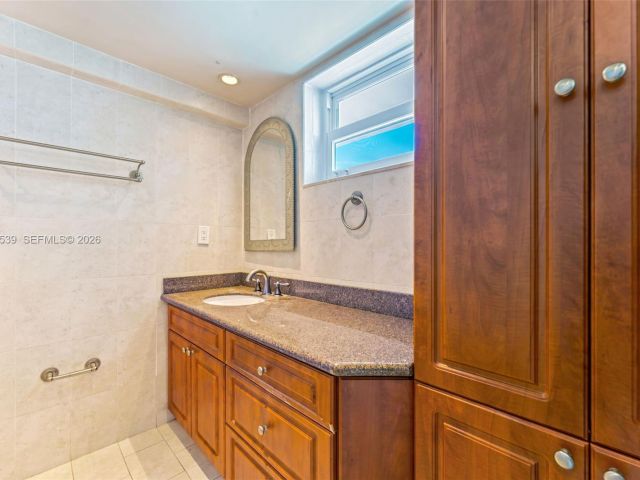 Apartment for rent  Unit # - photo 7413334