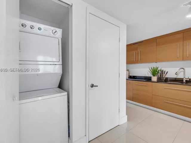 1-bedroom condo for sale in Miami - 485 Brickell Ave 1711 - MondialRealty