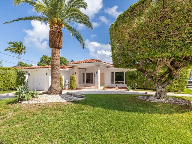 Home for sale at 8801 Dickens Ave - photo 7522026