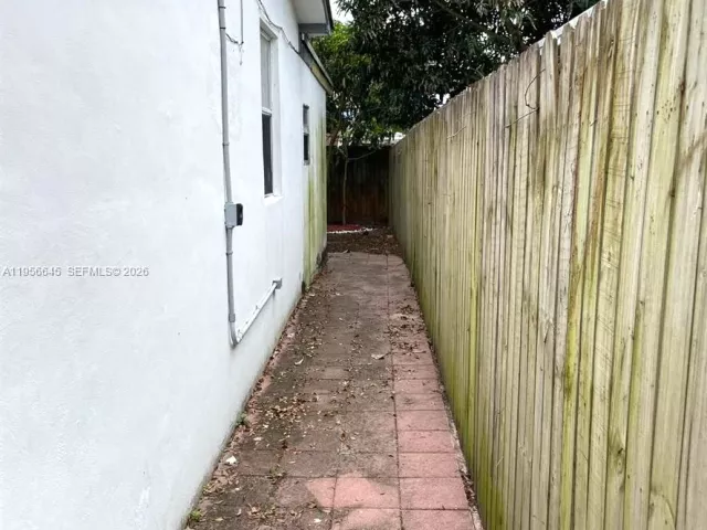 3-bedroom home for rent in Hallandale Beach -  - MondialRealty