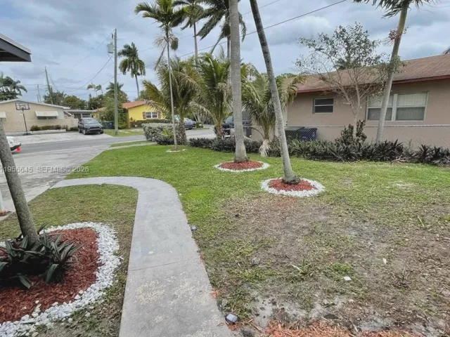 3-bedroom home for rent in Hallandale Beach -  - MondialRealty