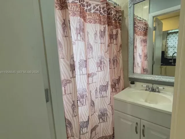 3-bedroom home for rent in Hallandale Beach -  - MondialRealty